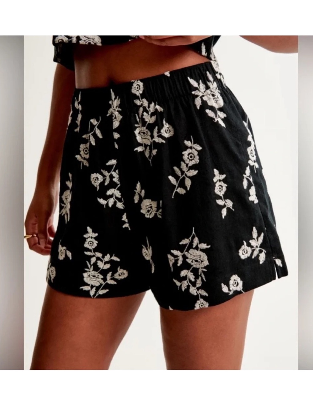 Abercrombie & Fitch Black Floral Embroidered Skirt